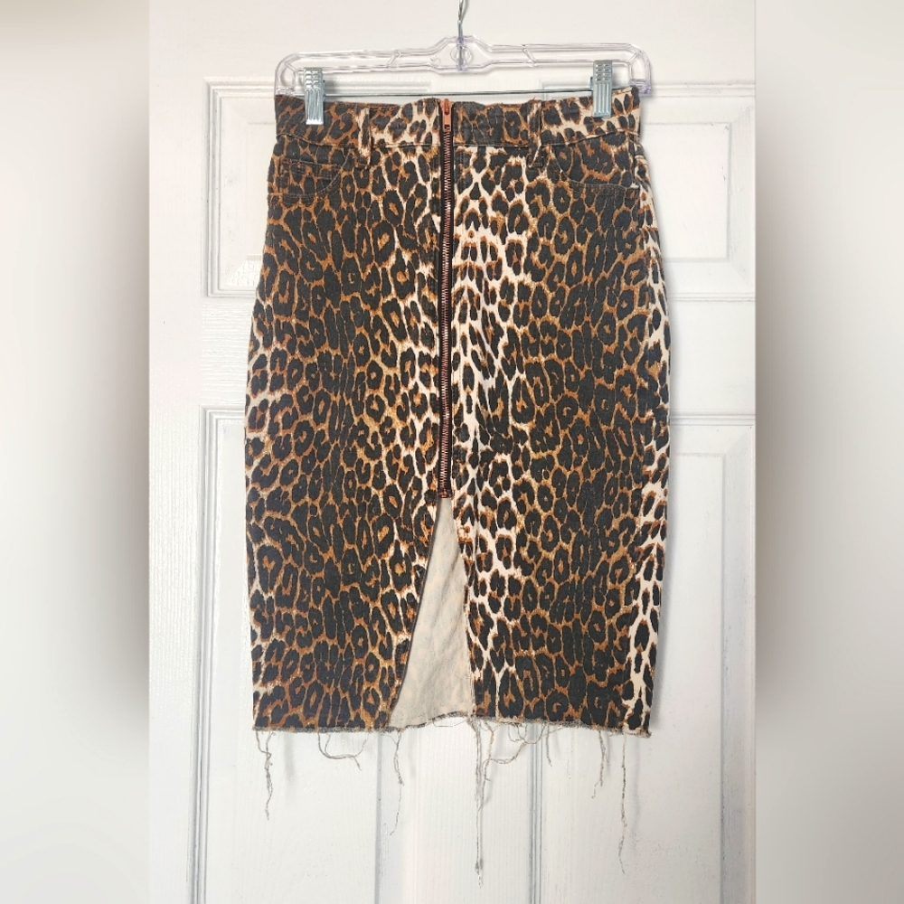 Leopard print skirt Medium